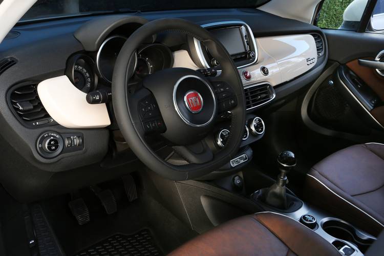 Interno di una Fiat 500X 334 2014