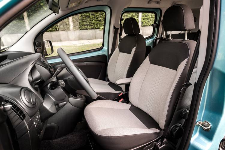 Fiat Qubo 225 facelift 2016 přední sedadla