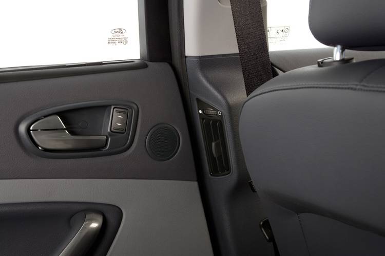 Interno di una Ford Mondeo 2009