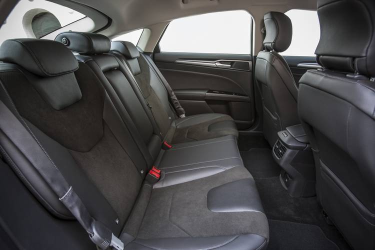 Ford Mondeo CD391 2014 asientos traseros