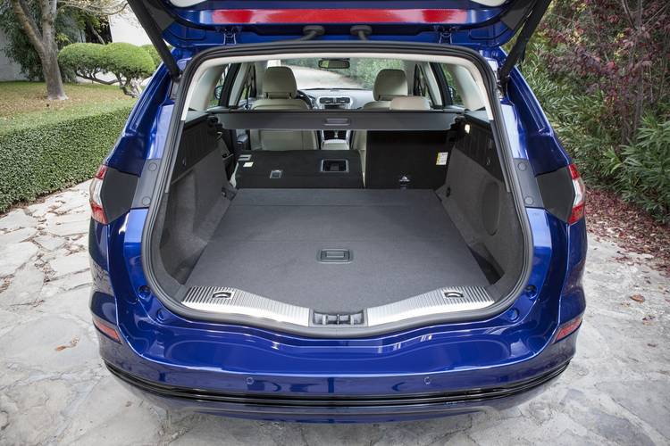 Ford Mondeo CD391 2014 bagażnik aż do przednich siedzeń