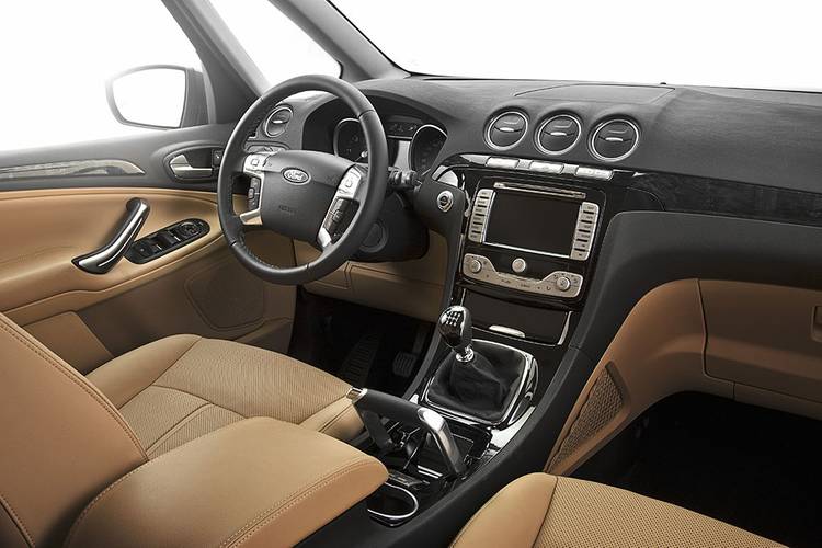 Interno di una Ford Galaxy 2010 Facelift