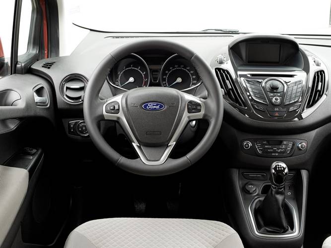 Interno di una Ford Tourneo Courier 2014