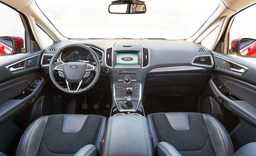 Interno di una Ford S-Max 2015