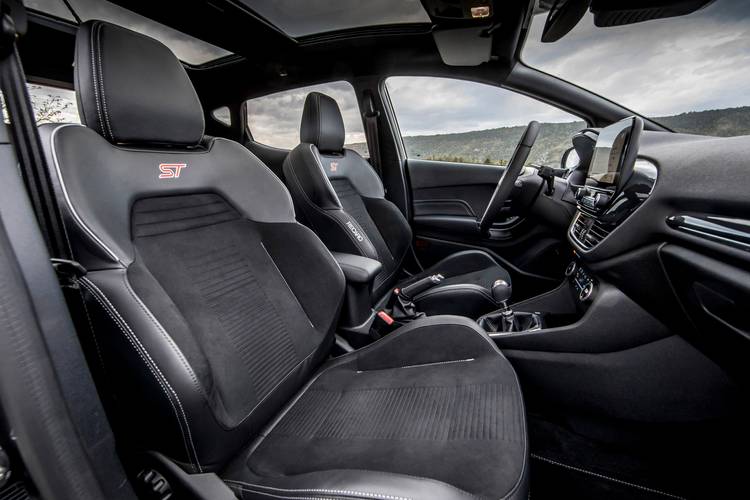 Ford Fiesta ST 2018 přední sedadla