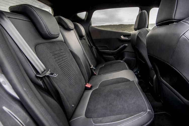 Ford Fiesta ST 2018 zadní sedadla