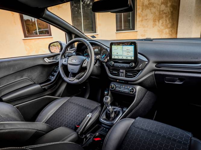Ford Fiesta 2017 wnętrze