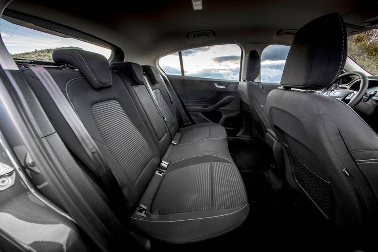 Ford Focus C519 2018 asientos traseros