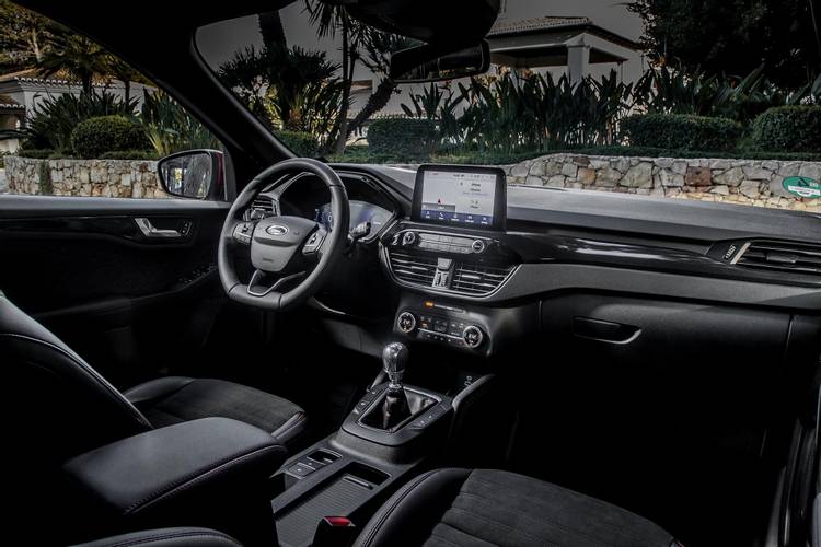 Interno di una Ford Kuga CX482 2019