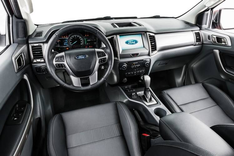 Ford Ranger facelift 2015 interiér