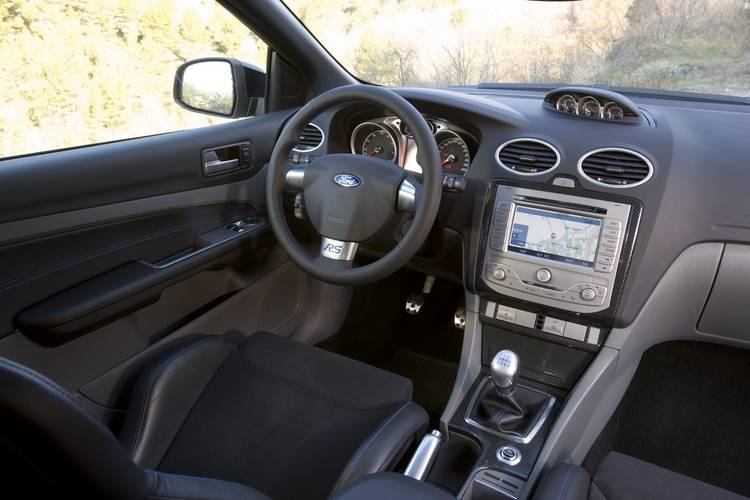 Interno di una Ford Focus RS