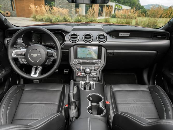 Ford Mustang S550 facelift 2018 interiér