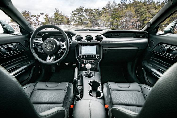 Interno di una Ford Mustang S550 facelift 2018 Bullit