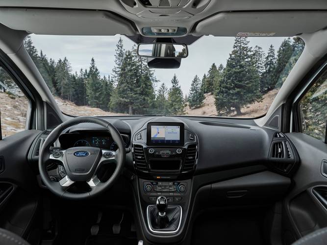 Interno di una Ford Tourneo Connect facelift 2019