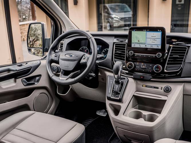 Interno di una Ford Tourneo Custom facelift 2018