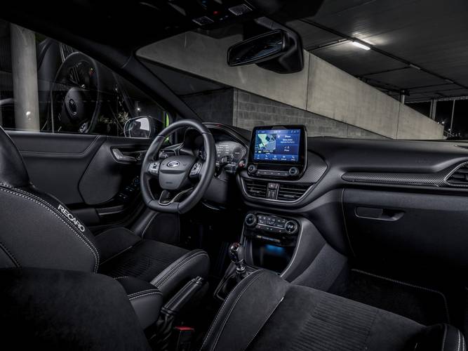 Interno di una Ford Puma ST 2020