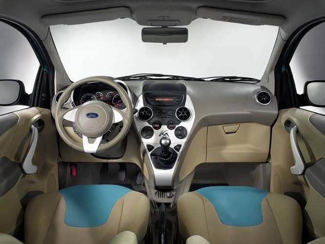 Interno di una Ford Ka 2008