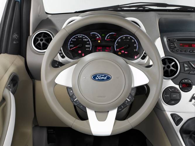 Interno di una Ford Ka 2011