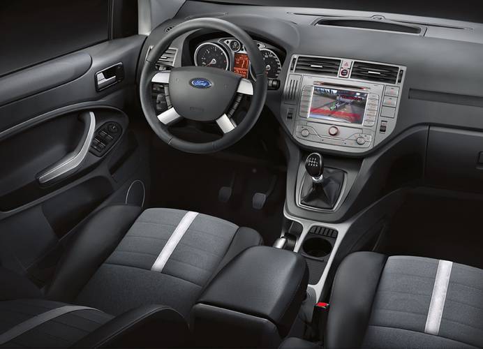 Interno di una Ford Kuga 2008