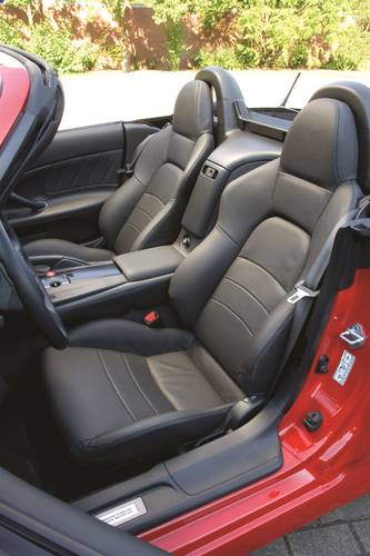 Honda S2000 Facelift 2007 voorstoelen