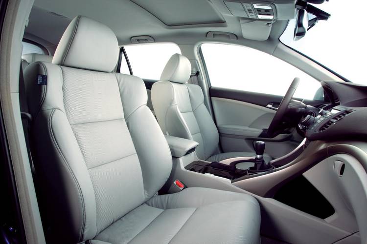 Honda Accord Tourer 2009 front seats