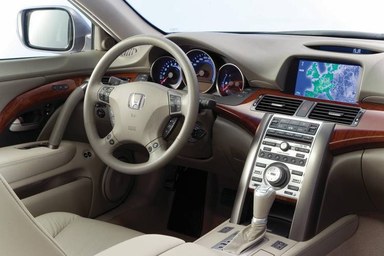 Interno di una Honda Legend 2007