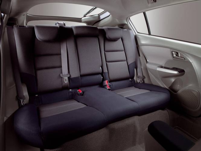 Honda Insight 2009 rear seats