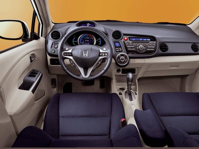 Interno di una Honda Insight 2009