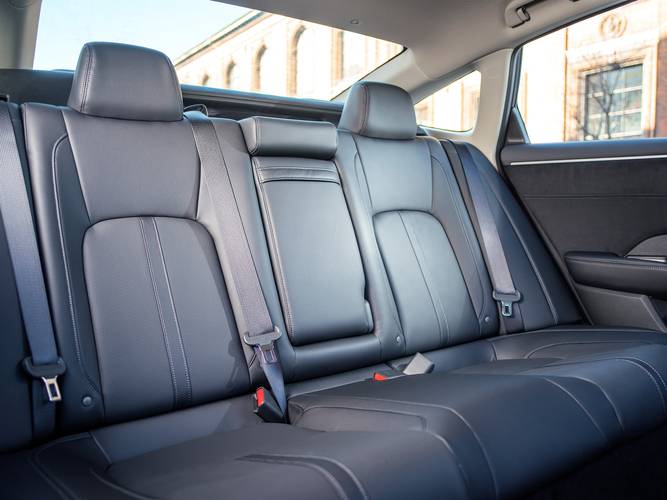 Honda Clarity 2016 asientos traseros