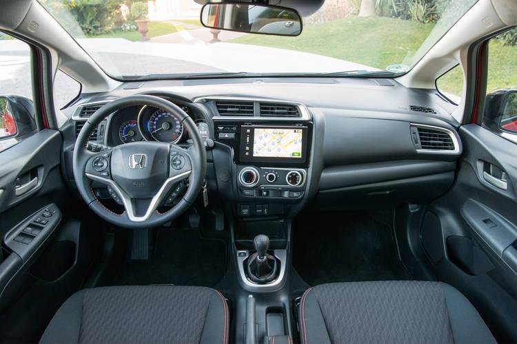 Interno di una Honda Jazz GK facelift 2018