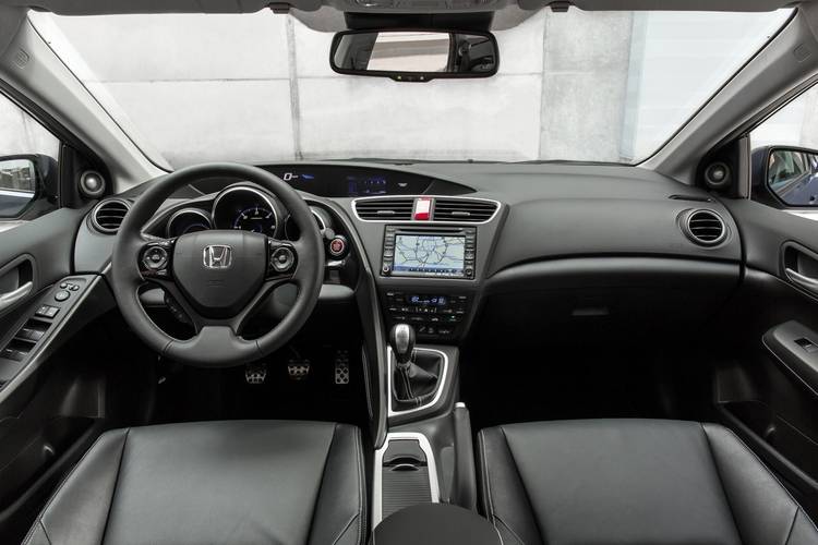 Honda Civic 2014 FK Tourer interiér