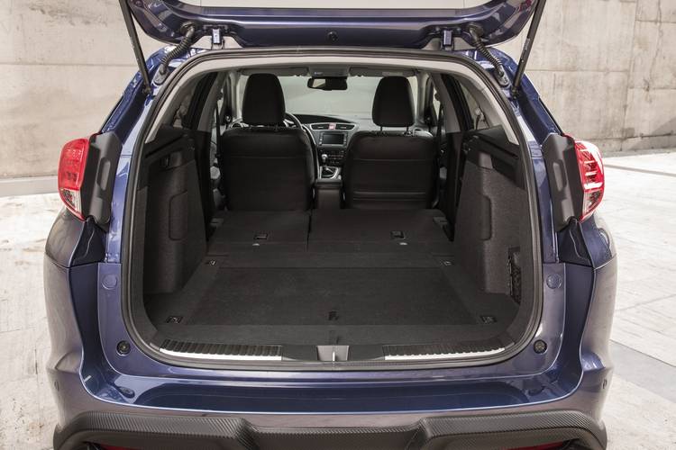 Honda Civic 2014 FK Tourer plegados los asientos traseros