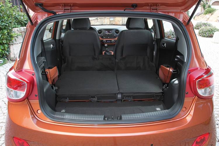 Hyundai i10 IA 2014 plegados los asientos traseros