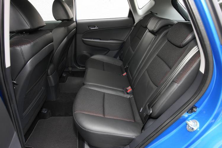 Hyundai i30 facelift 2010 rear seats