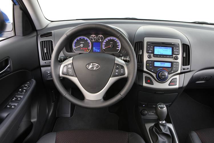 Interno di una Hyundai i30 facelift 2010