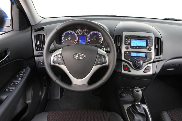 Hyundai i30 facelift 2010 interior