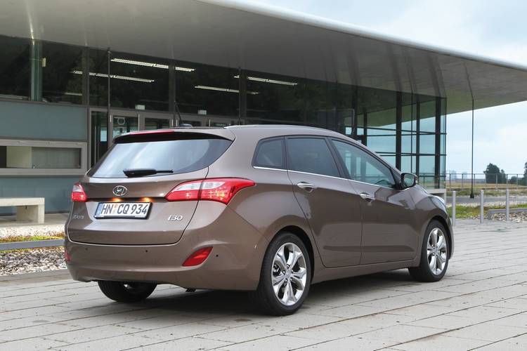 Hyundai i30 GD 2012 station wagon