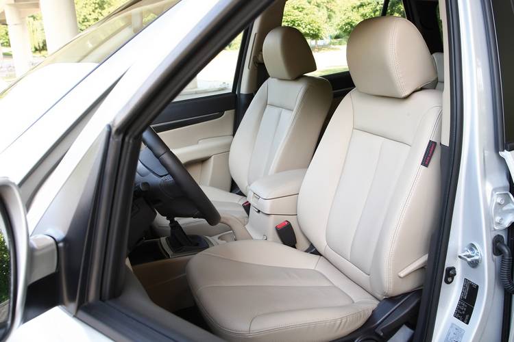 Hyundai Santa FE Facelift 2010 front seats