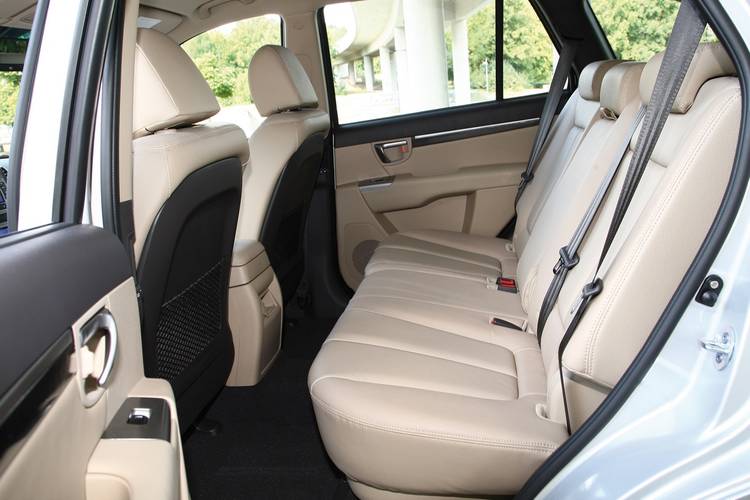 Hyundai Santa FE Facelift 2010 rear seats