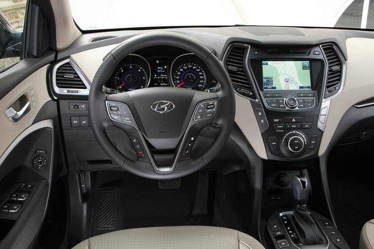 Interno di una Hyundai Santa Fe DM 2012