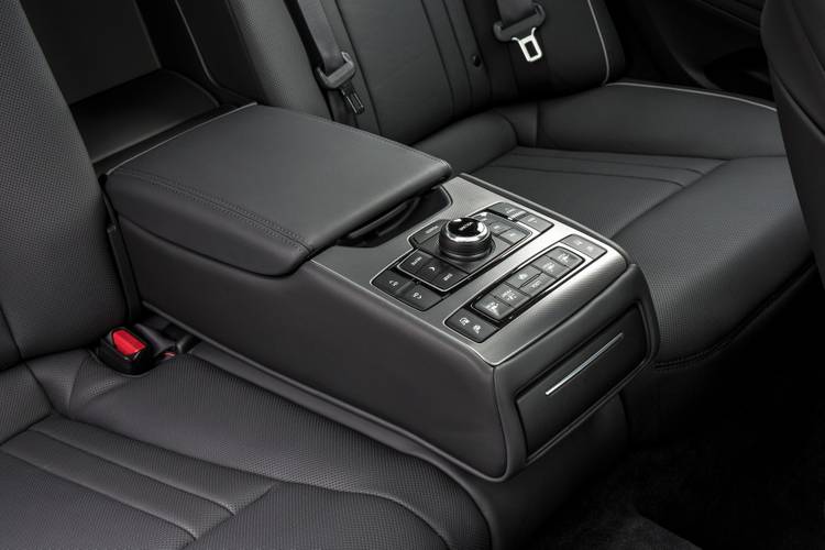 Hyundai Genesis 2014 rear seats