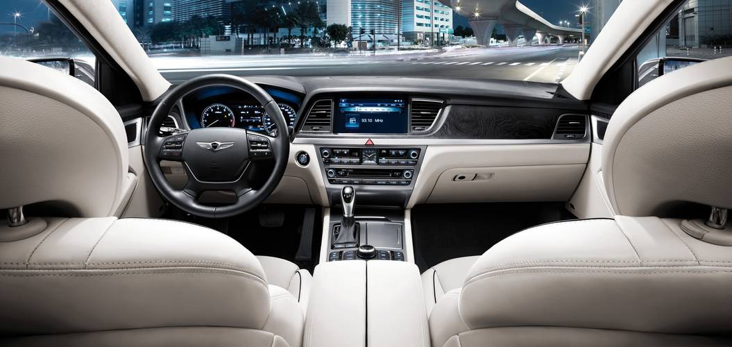Interno di una Hyundai Genesis 2014