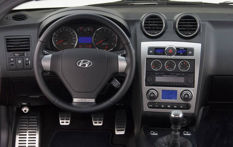 Interno di una Hyundai Coupe GK facelift 2007