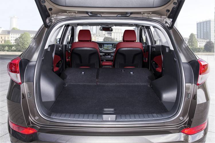 Hyundai Tucson TL 2015 plegados los asientos traseros