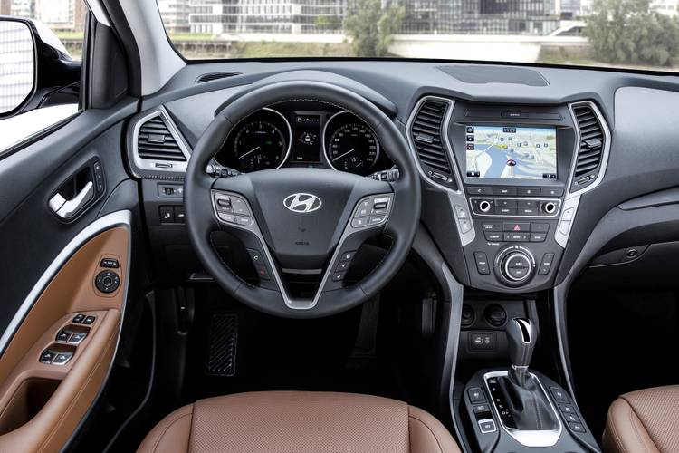 Hyundai Santa fe facelift 2016 interiér