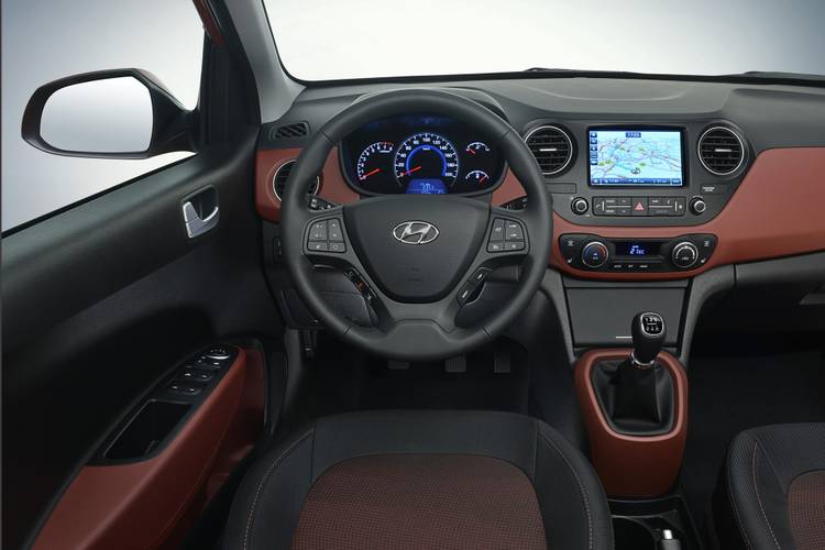 Interno di una Hyundai i10 IA facelift 2016