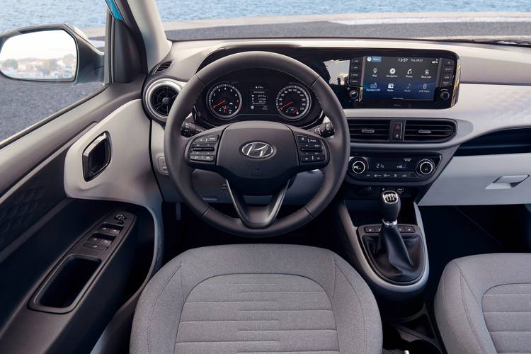 Interno di una hyundai i10 2020