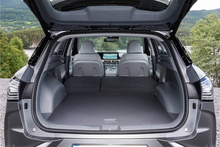 Hyundai Nexo 2018 rear folding seats