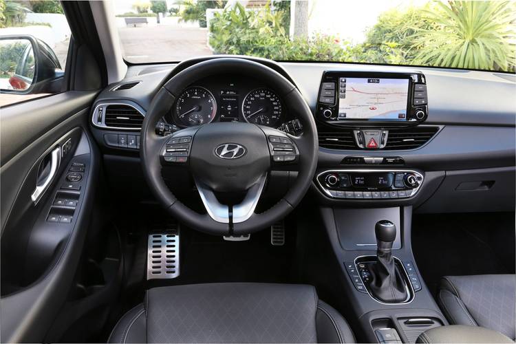 Hyundai i30 PD 2017 interiér