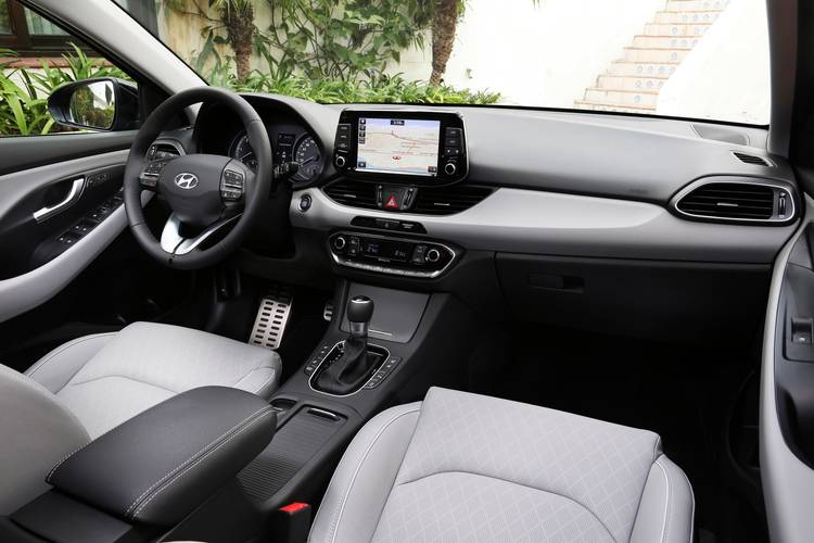 Hyundai i30 PD 2017 přední sedadla
